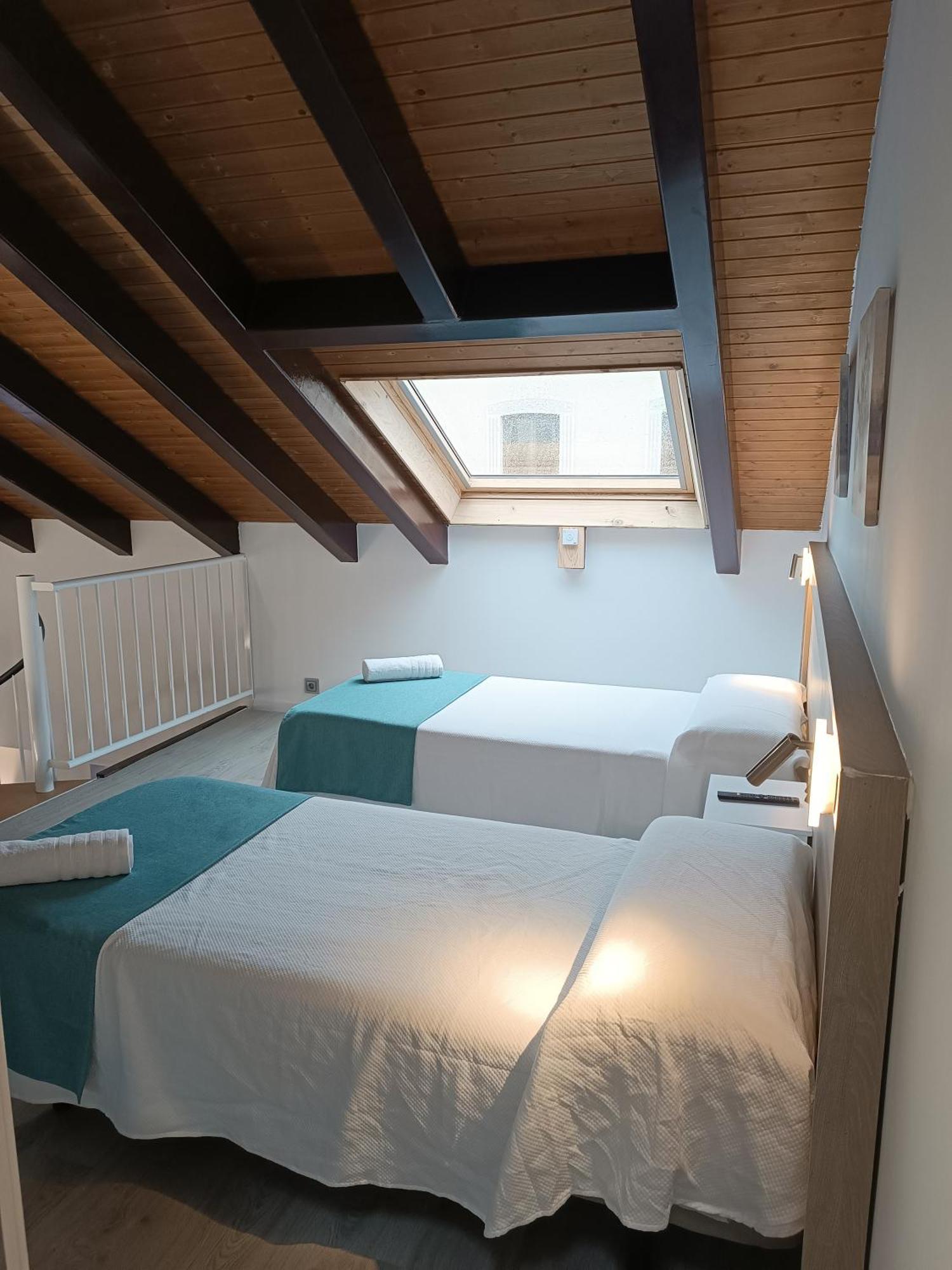 Apartamentos Turisticos Avila Puerta De Los Leales 1-2 מראה חיצוני תמונה