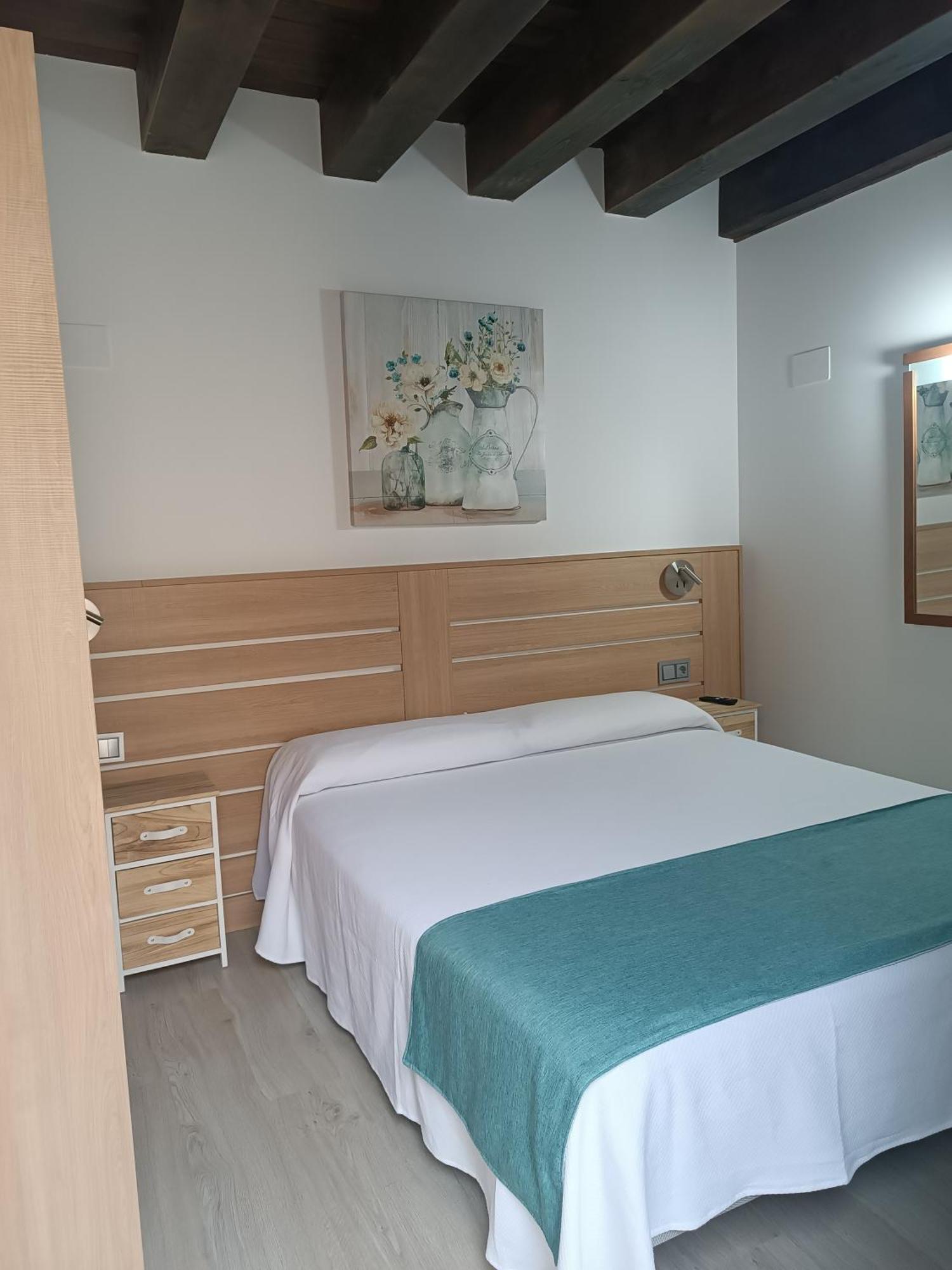 Apartamentos Turisticos Avila Puerta De Los Leales 1-2 מראה חיצוני תמונה