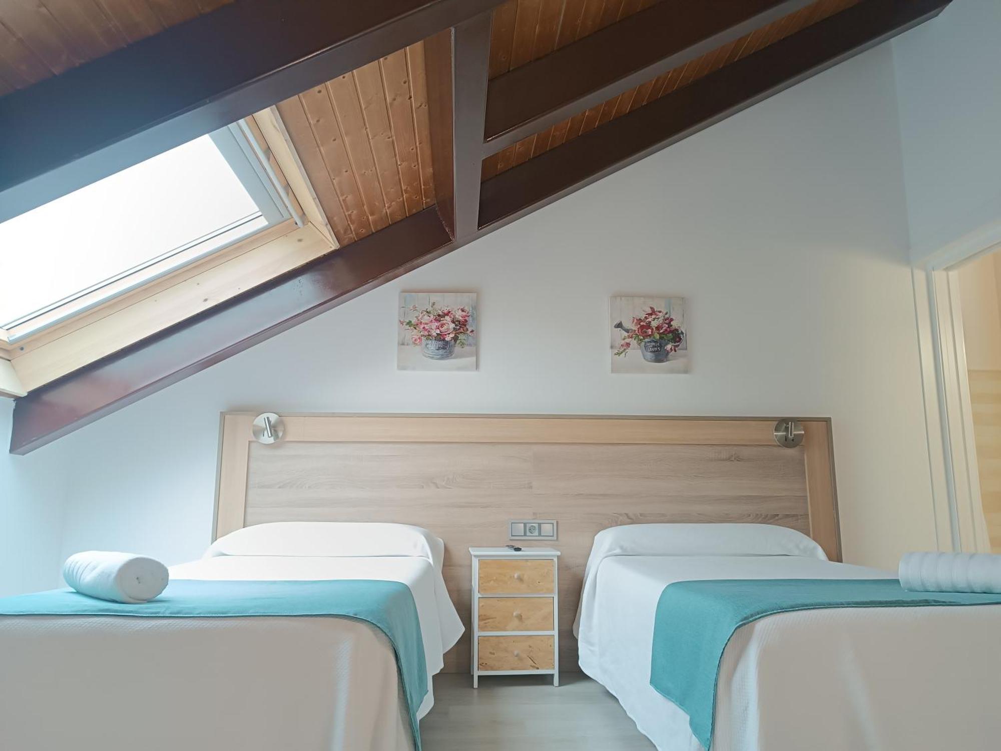 Apartamentos Turisticos Avila Puerta De Los Leales 1-2 מראה חיצוני תמונה