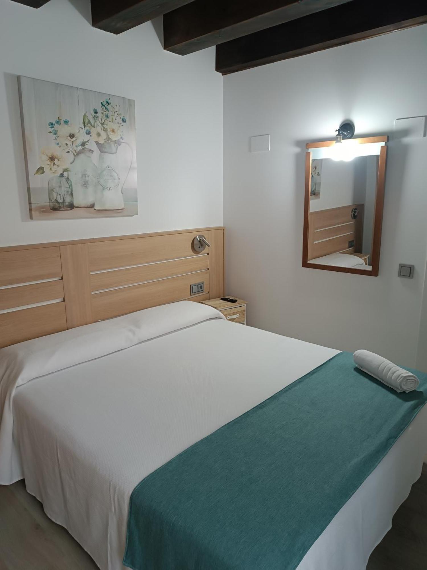 Apartamentos Turisticos Avila Puerta De Los Leales 1-2 מראה חיצוני תמונה