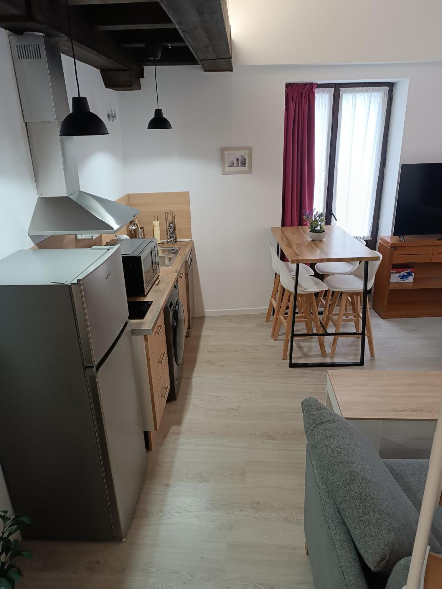 Apartamentos Turisticos Avila Puerta De Los Leales 1-2 מראה חיצוני תמונה