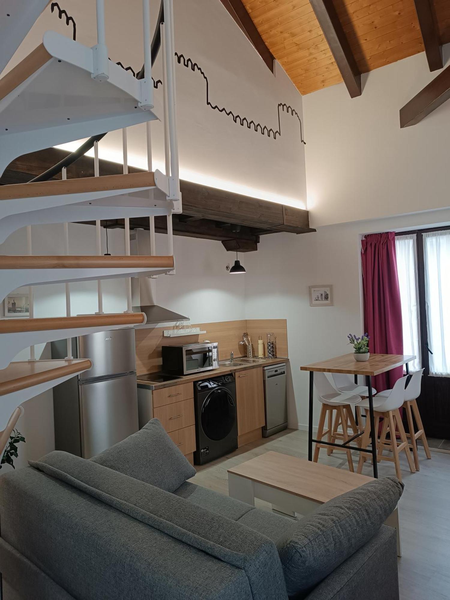 Apartamentos Turisticos Avila Puerta De Los Leales 1-2 מראה חיצוני תמונה