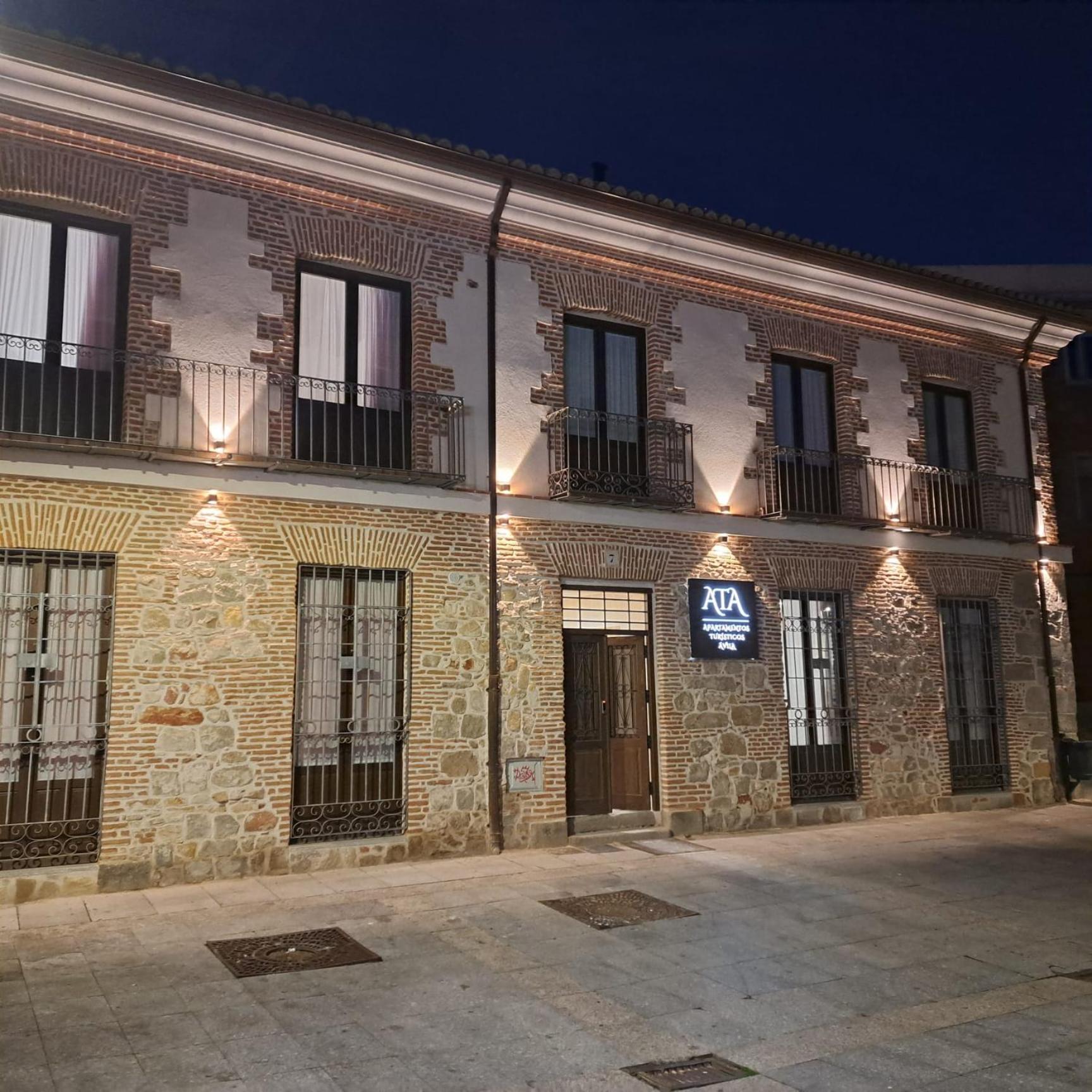 Apartamentos Turisticos Avila Puerta De Los Leales 1-2 מראה חיצוני תמונה